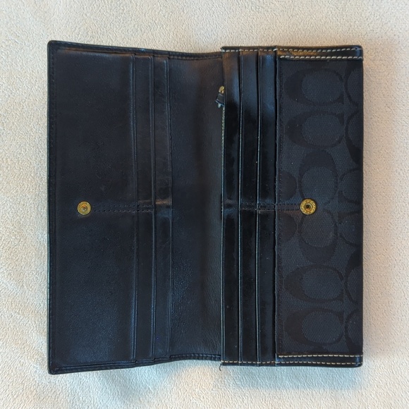 COACH | Women's Signature Wallet in Canvas & Black Leather - Picture 4 of 8